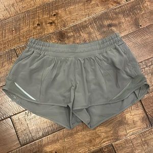 Lululemon Hotty Hot 2.5 inch shorts